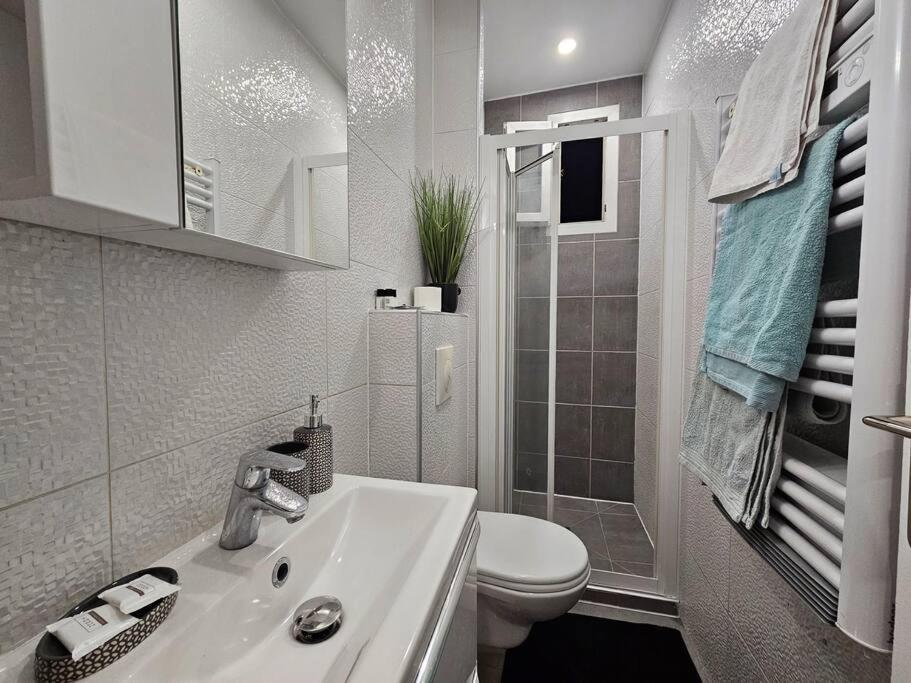 Appartement Proche Metro Paris ป็องแต็ง ภายนอก รูปภาพ