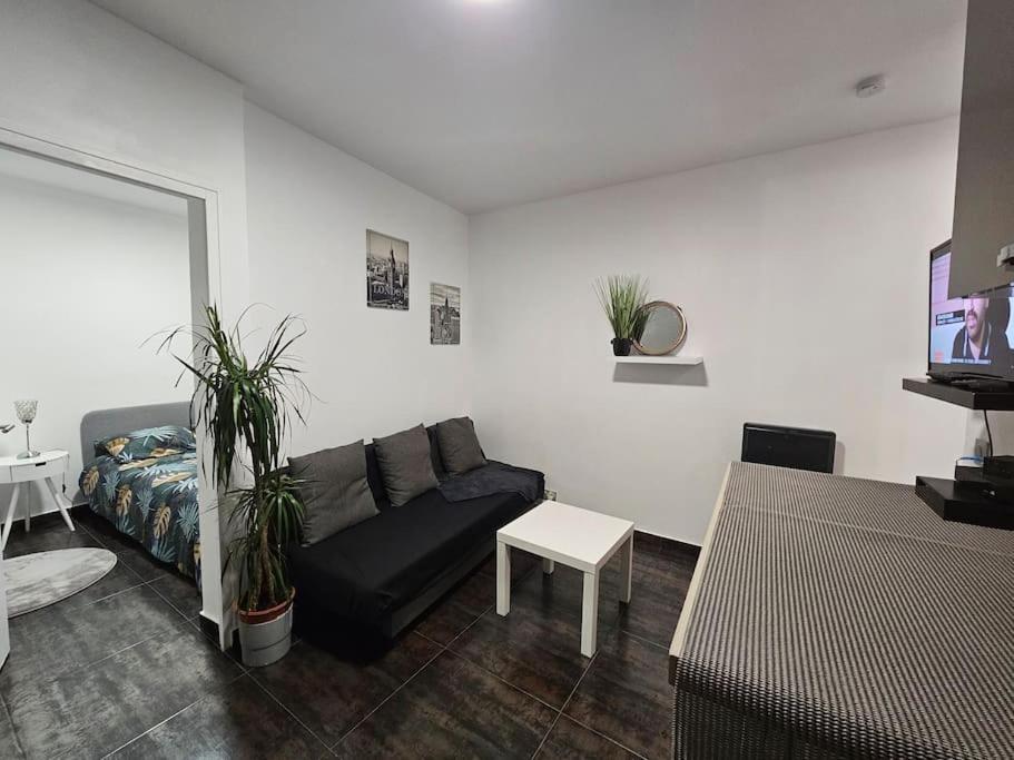 Appartement Proche Metro Paris ป็องแต็ง ภายนอก รูปภาพ