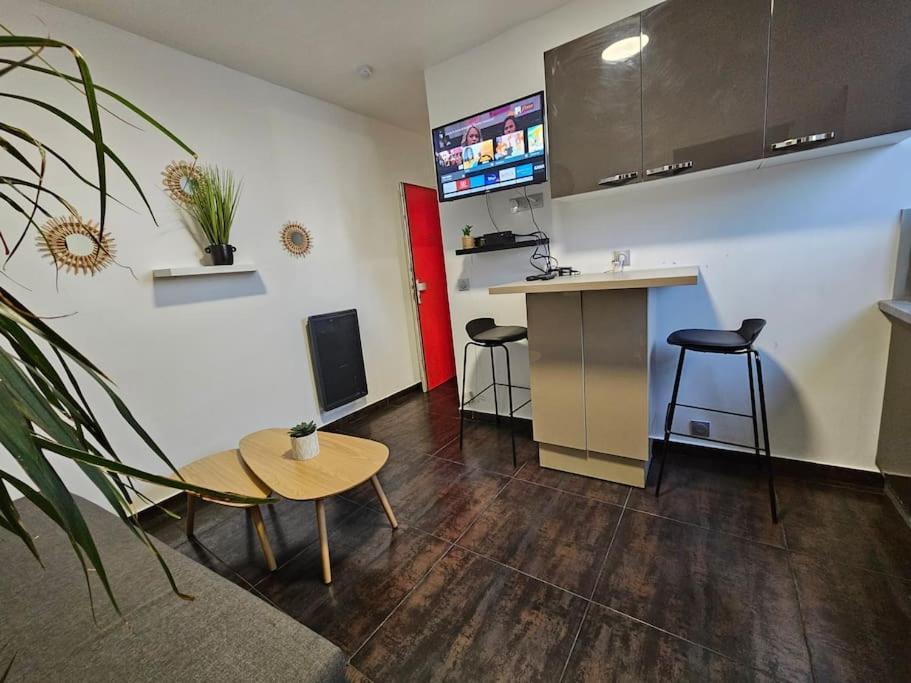 Appartement Proche Metro Paris ป็องแต็ง ภายนอก รูปภาพ