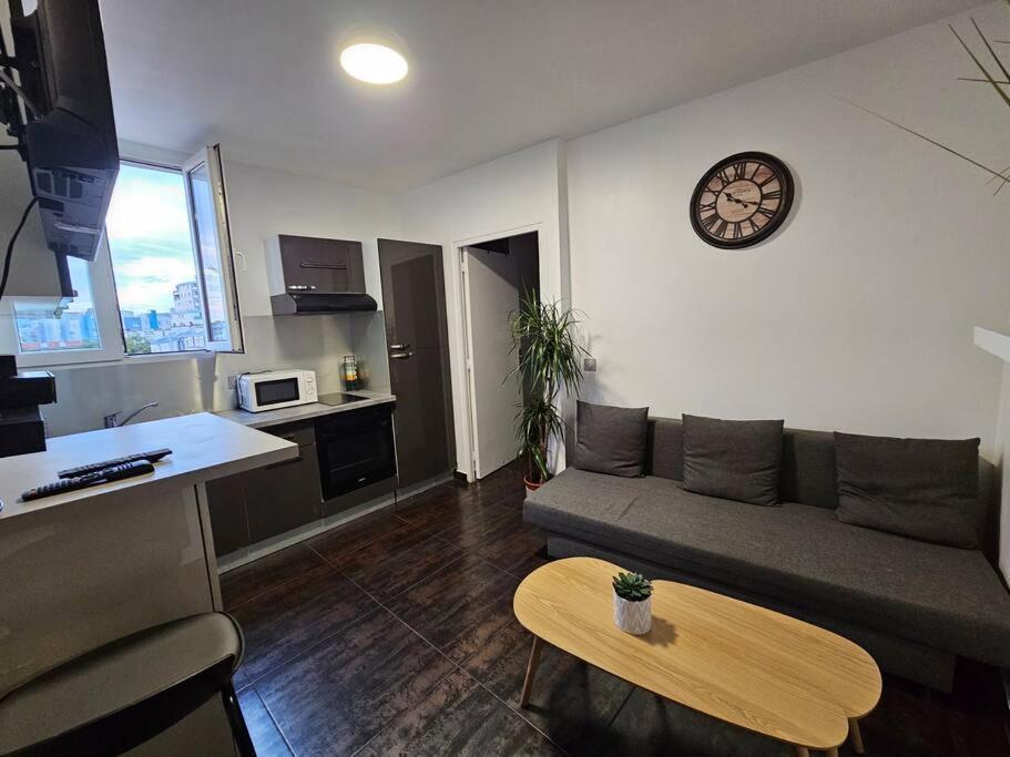 Appartement Proche Metro Paris ป็องแต็ง ภายนอก รูปภาพ