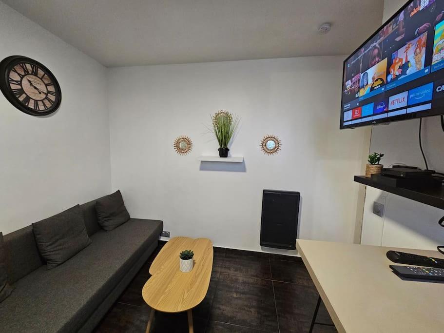 Appartement Proche Metro Paris ป็องแต็ง ภายนอก รูปภาพ